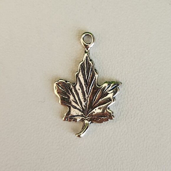 925 Sterling Silver Maple Leaf Charm - Picture 1 of 3